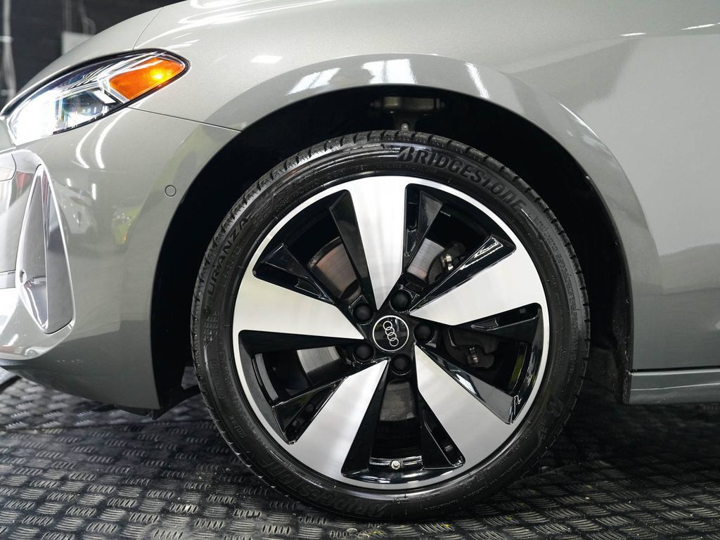 Used 2025 Audi A5 2.0T Premium Plus w/ Premium Plus AWD/4WD image 9