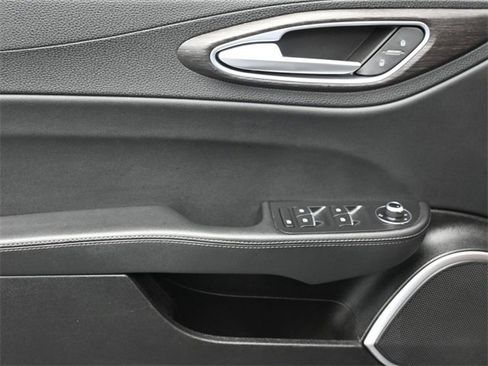 Used 2022 Alfa Romeo Giulia Ti image 11