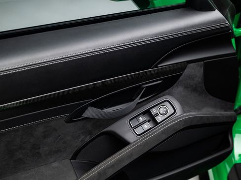 Used 2018 Porsche 911 GT2 RS image 17