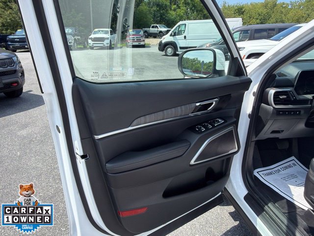 Used 2024 Kia Telluride EX w/ EX Captain's Chair Package AWD/4WD image 31
