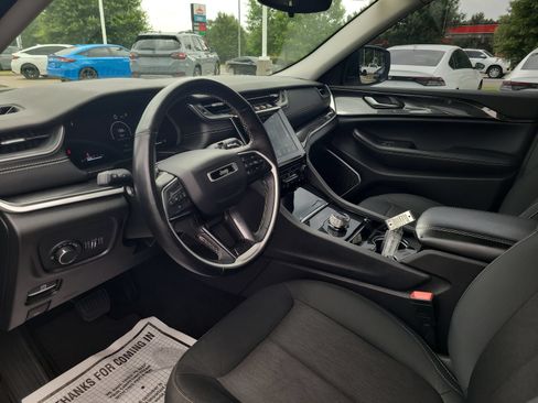 Used 2022 Jeep Grand Cherokee L Laredo w/ Luxury Tech Group I AWD/4WD image 10