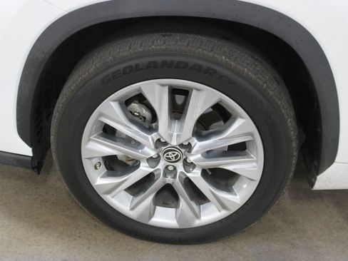 Used 2023 Toyota Highlander Limited FWD image 34