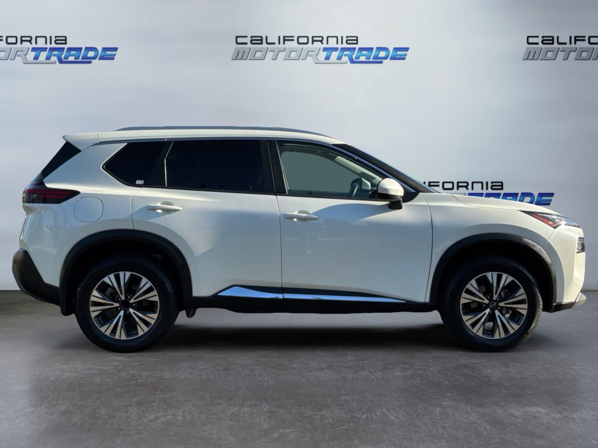 Used 2023 Nissan Rogue SV w/ SV Premium B Package FWD image 4