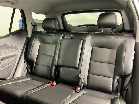 Used 2023 GMC Terrain SLT w/ Tech Package FWD image 16