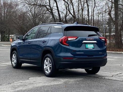 Certified 2024 GMC Terrain SLE w/ Driver Convenience Package image 4