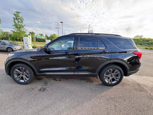 Certified 2023 Ford Explorer XLT w/ Equipment Group 202A AWD/4WD image 5