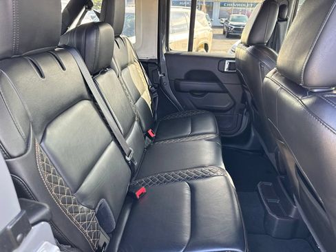 Used 2022 Jeep Wrangler Unlimited Sahara AWD/4WD image 9