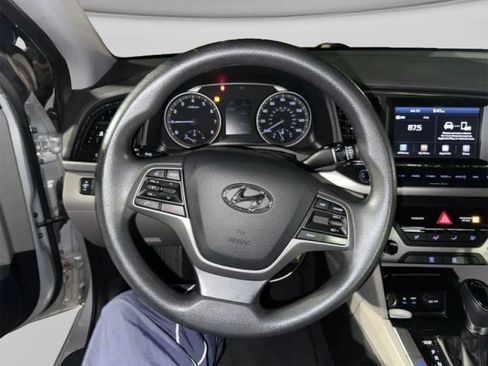 Used 2017 Hyundai Elantra SE FWD image 4