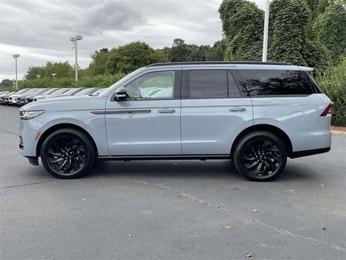 Used 2025 Lincoln Navigator Reserve w/ Jet Appearance Package image 35