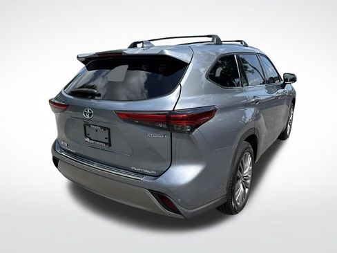 Used 2021 Toyota Highlander Platinum FWD image 5