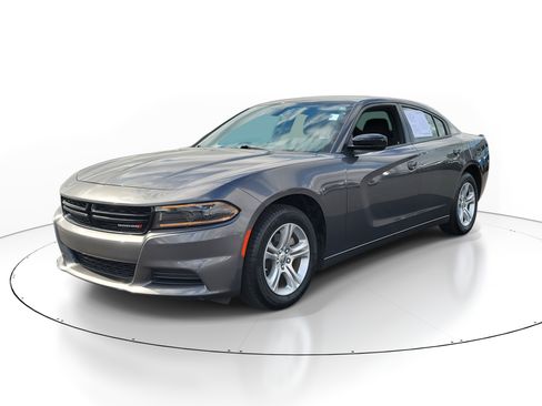 Used 2023 Dodge Charger SXT image 2