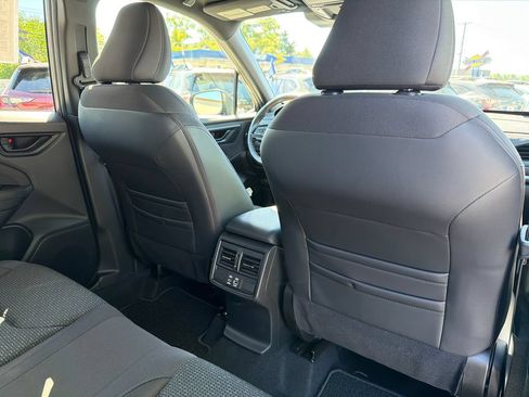 Certified 2025 Subaru Forester Premium AWD/4WD image 36