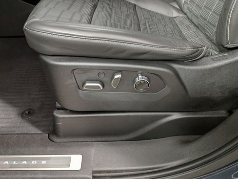 Certified 2021 Cadillac Escalade Sport Platinum image 17