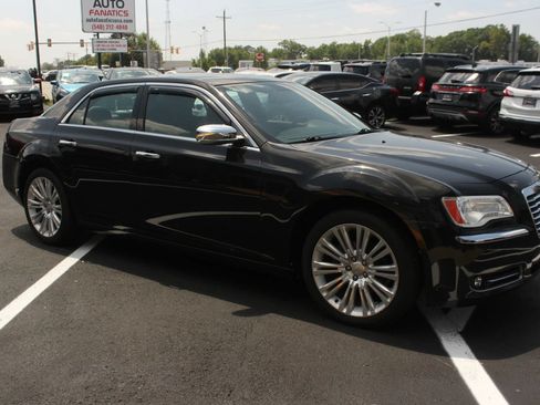 Used 2011 Chrysler 300 Limited RWD image 11