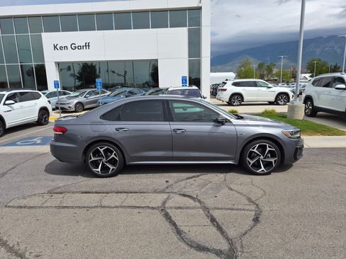 Used 2021 Volkswagen Passat 2.0T R-Line FWD image 2