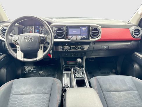 Used 2018 Toyota Tacoma SR5 AWD/4WD image 20