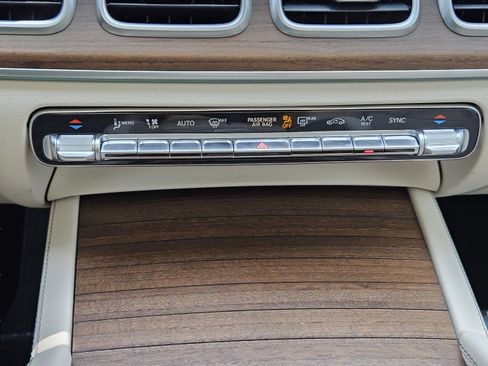 Certified 2021 Mercedes-Benz GLS 450 4MATIC image 11
