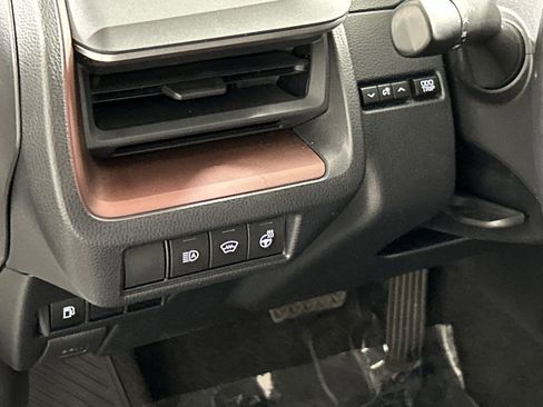 Used 2023 Toyota Prius Prime SE image 12