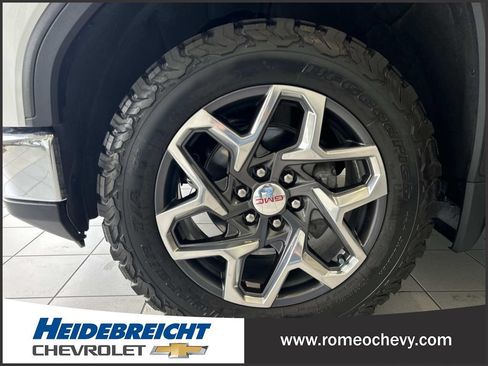 Used 2024 GMC Sierra 1500 SLT w/ SLT Convenience Package AWD/4WD image 7