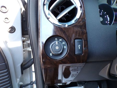 Used 2013 Ford F350 Platinum w/ FX4 Off Road Pkg image 31