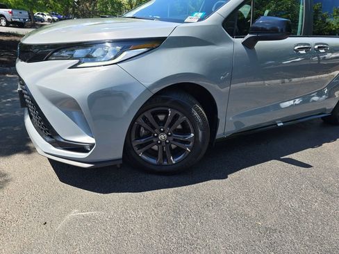 Used 2025 Toyota Sienna XSE w/ XSE Plus Package AWD/4WD image 2