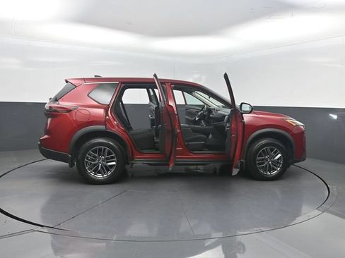 Used 2024 Nissan Rogue S FWD image 31