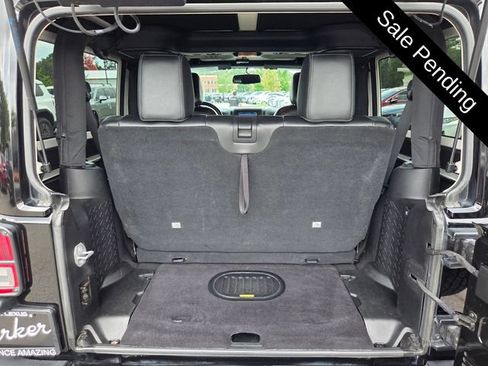 Used 2018 Jeep Wrangler Sahara AWD/4WD image 13