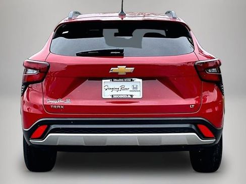 Used 2026 Chevrolet Trax LT w/ LT Convenience Package FWD image 6
