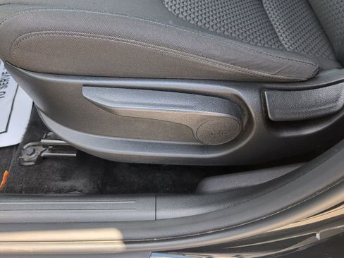 Used 2023 Kia Sportage LX image 9