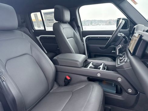 New 2025 Land Rover Defender 130 X-Dynamic SE AWD/4WD image 14