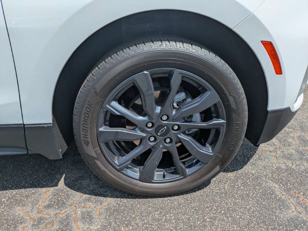 Used 2024 Chevrolet Equinox RS FWD image 11