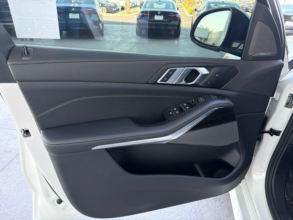 Used 2026 BMW X5 xDrive40i AWD/4WD image 9