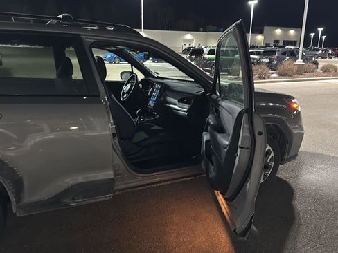 Used 2025 Subaru Forester Premium image 18