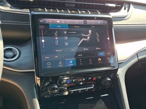 Used 2023 Jeep Grand Cherokee Overland w/ Luxury Tech Group IV AWD/4WD image 16