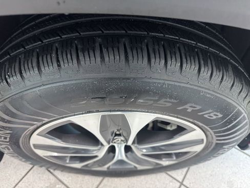 Used 2020 Toyota Highlander XLE image 26