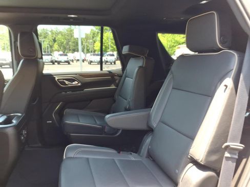 Used 2023 Chevrolet Tahoe Premier AWD/4WD image 33