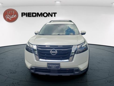 Used 2023 Nissan Pathfinder SV FWD image 2