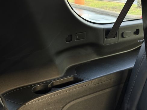 Used 2025 Chevrolet Suburban Z71 image 40