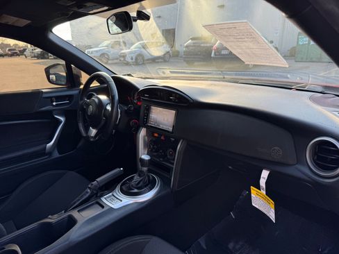 Used 2017 Toyota 86 image 17