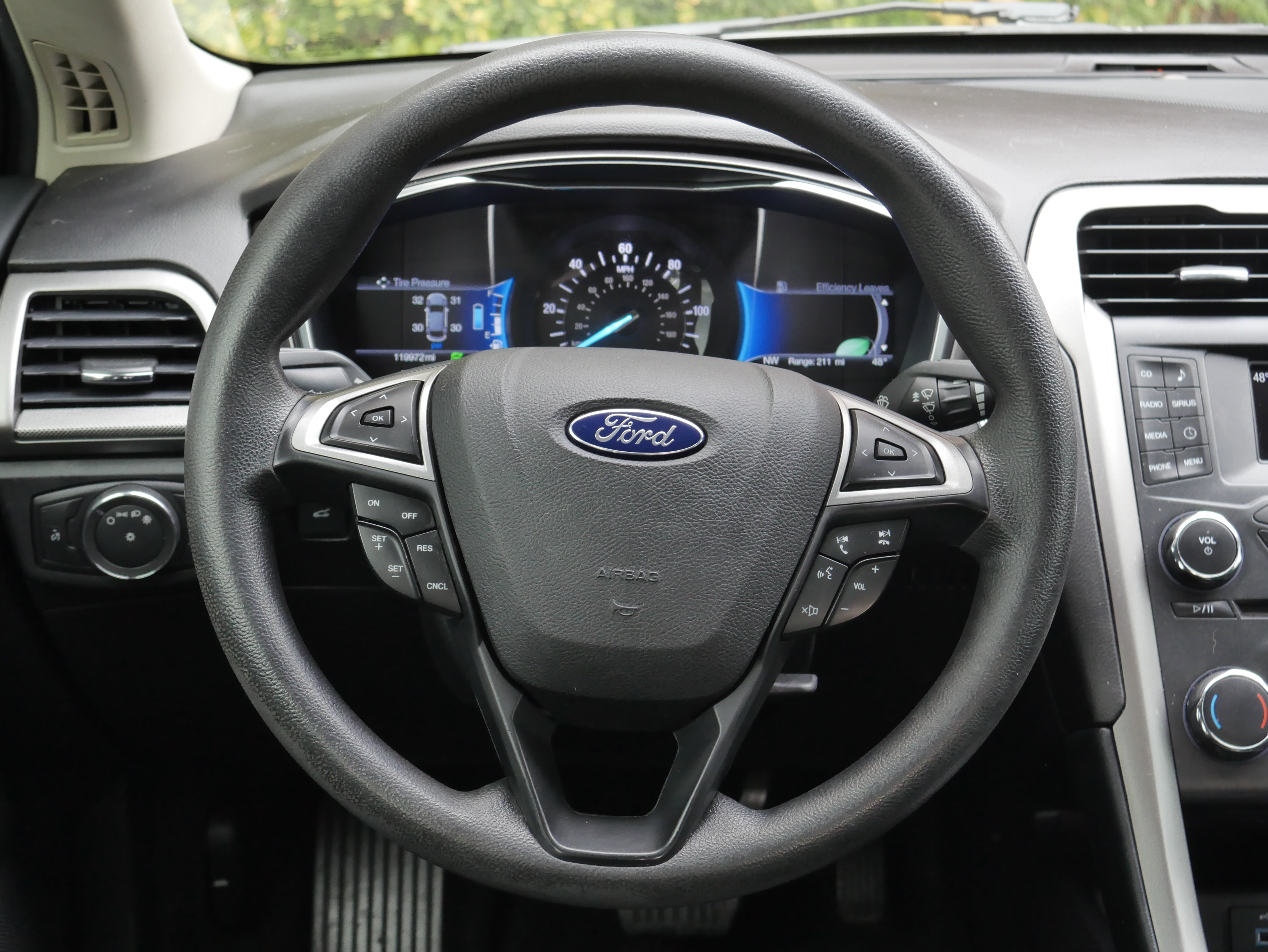Used 2017 Ford Fusion SE FWD image 7