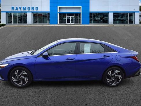Used 2025 Hyundai Elantra SEL image 7