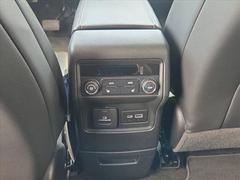 Used 2021 GMC Acadia Denali w/ Denali Technology Package FWD image 17