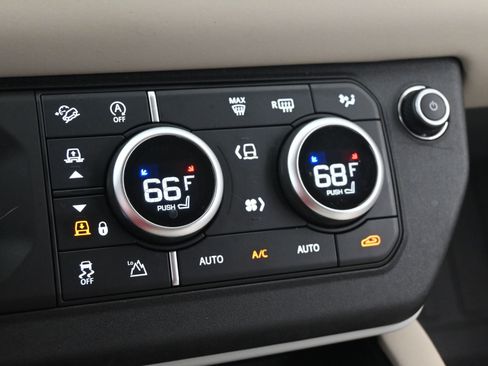 Used 2024 Land Rover Defender 90 X-Dynamic SE image 13