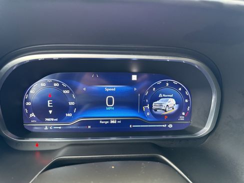 Used 2023 Chevrolet Suburban Premier image 33