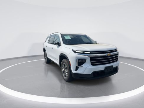 Used 2024 Chevrolet Traverse LT w/ LPO, Floor Liner Package image 2