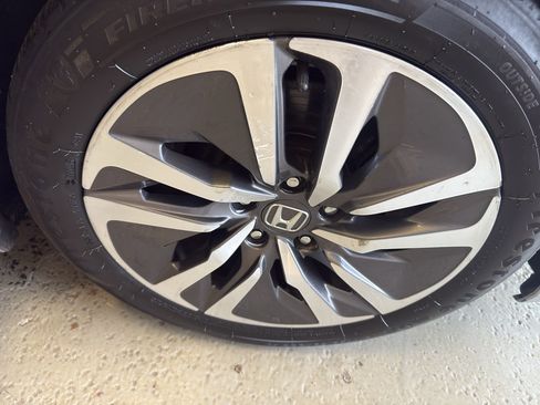 Used 2018 Honda Accord EX image 32
