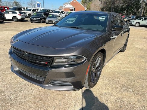 Used 2020 Dodge Charger SXT w/ Blacktop Package image 2