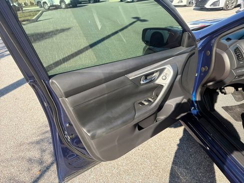 Used 2017 Nissan Altima 2.5 SR image 14