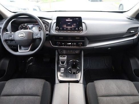Certified 2025 Nissan Rogue SV FWD image 22