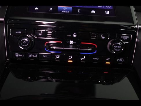 Used 2023 Jeep Grand Cherokee Laredo w/ Luxury Tech Group I image 14